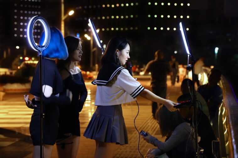 Il est interdit aux moins de 18 ans de donner des pourboires aux streamers et de regarder des diffusions en direct après 22 heures en Chine 1 Il Est Interdit Aux Moins De 18 Ans De Donner