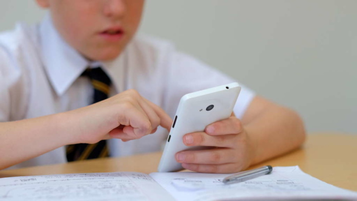 Le Royaume-Unis se rapproche de l'interdiction des téléphones portables dans les écoles 3 TPC Google Lens aide à trouver une solution
