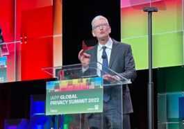 Tim Cook Défend Une Fois De Plus La Position D'apple