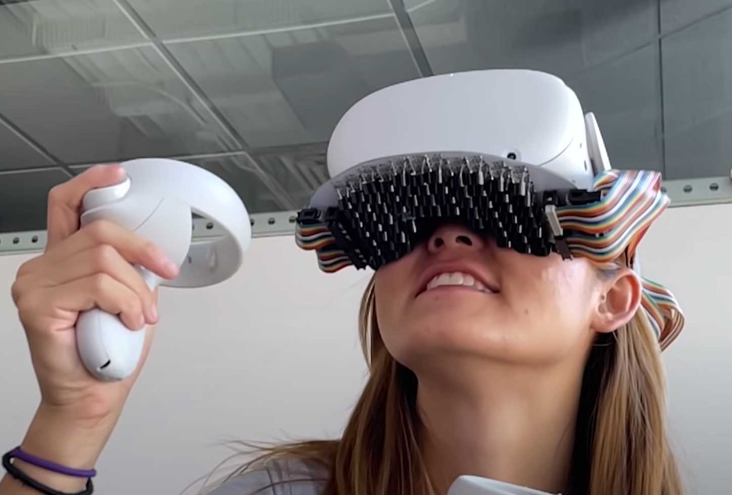 Avec Cette Visionneuse, Vous Pouvez Embrasser Quelqu'un En Réalité Virtuelle