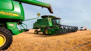 Les troupes russes volent pour 5 millions de dollars de véhicules agricoles John Deere à l'Ukraine et découvrent qu'ils ont été désactivés à distance 22 Les Troupes Russes Volent Pour 5 Millions De Dollars De