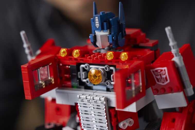 Lego Optimus Prime se transforme sans avoir à reconstruire 1 Lego Optimus Prime Se Transforme Sans Avoir à Reconstruire
