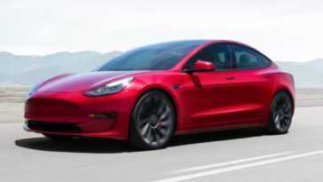 Un Hacker A Réussi à Ouvrir Et Démarrer Une Tesla