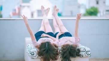 Des jumeaux identiques séparés à 2 ans développent un écart d'intelligence important et inattendu 5 Des Jumeaux Identiques Séparés à 2 Ans Développent Un écart