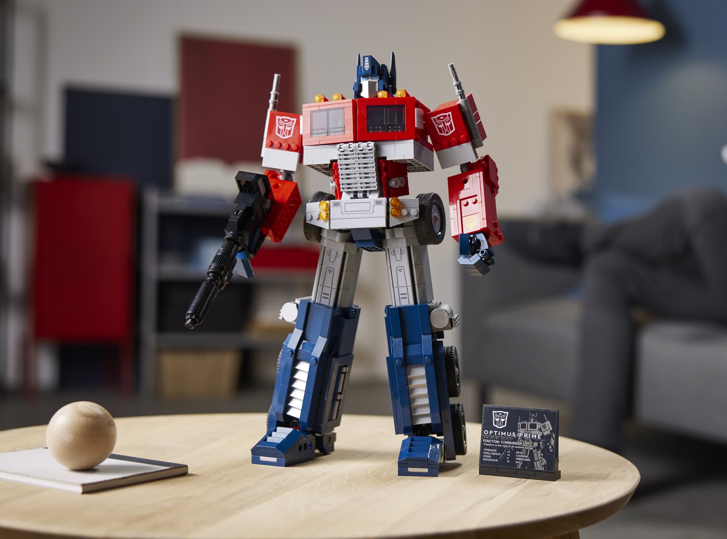 Lego Optimus Prime se transforme sans avoir à reconstruire 2 Lego Optimus Prime se transforme sans avoir a reconstruire