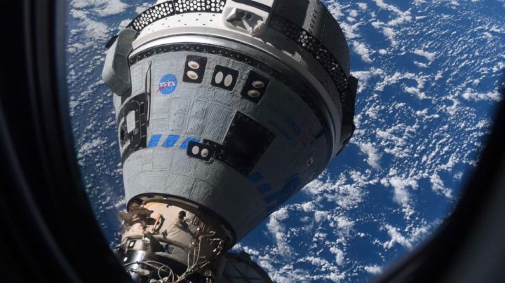 Des astronautes qui ont volé pour une mission de huit jours à l'ISS pourraient être retenus jusqu'en 2025 3 Image de la capsule Starliner de Boeing amarrée à la Station Spatiale Internationale. Photo NASA