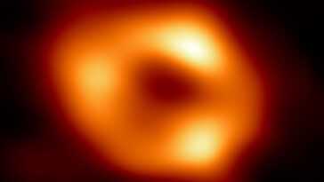 Les astronomes partagent la première image du trou noir au centre de la Voie lactée 21 Les Astronomes Partagent La Première Image Du Trou Noir Au