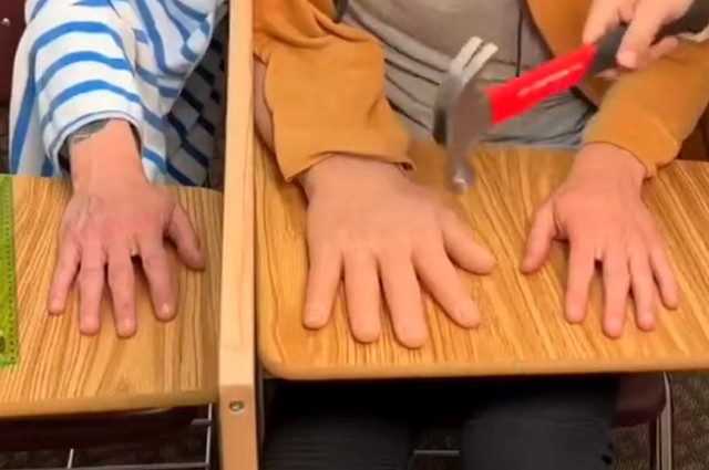 L'illusion de la main en caoutchouc trompe le cerveau : elle fait percevoir un faux membre comme réel 1 L'illusion De La Main En Caoutchouc Trompe Le Cerveau : Elle