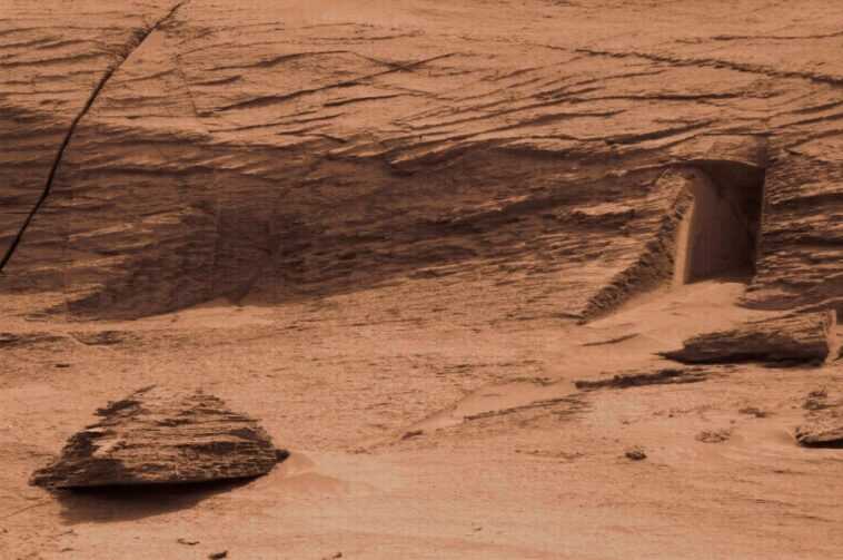 Sur Mars a découvert une ouverture qui ressemble à un portail extraterrestre 1 Sur Mars A Découvert Une Ouverture Qui Ressemble à Un