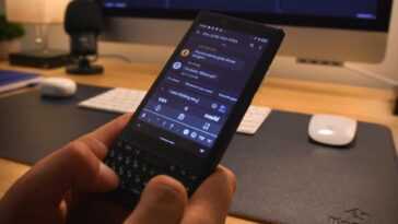 Titan Slim, semblable à BlackBerry, multiplie par dix son objectif Kickstarter en une journée 20 Titan Slim, Semblable à Blackberry, Multiplie Par Dix Son Objectif
