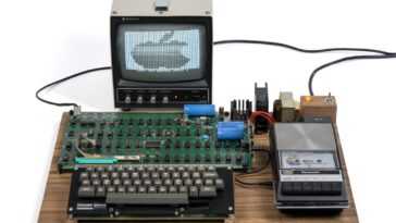 Un Apple-1 signé par Steve Wozniak est mis aux enchères pour environ 480 000 $ 1 Un Apple 1 Signé Par Steve Wozniak Est Mis Aux Enchères