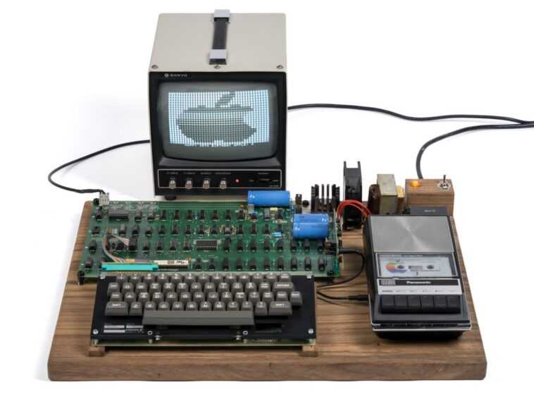 Un Apple-1 signé par Steve Wozniak est mis aux enchères pour environ 480 000 $ 1 Un Apple 1 Signé Par Steve Wozniak Est Mis Aux Enchères