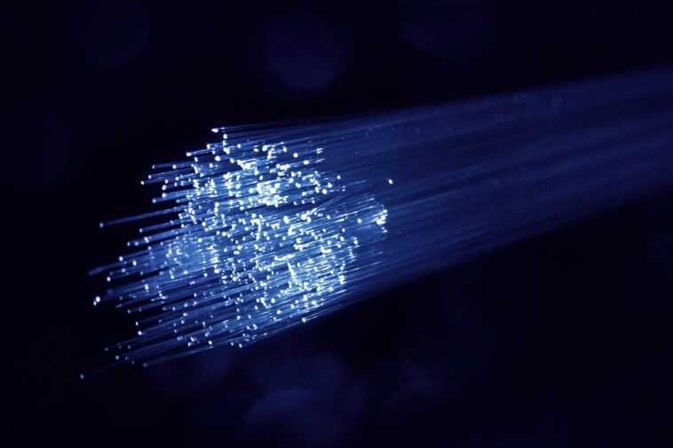 Des chercheurs japonais brisent une autre vitesse de données avec un transfert de fibre optique de 1,02 pétabits par seconde 1 Des Chercheurs Japonais Brisent Une Autre Vitesse De Données Avec