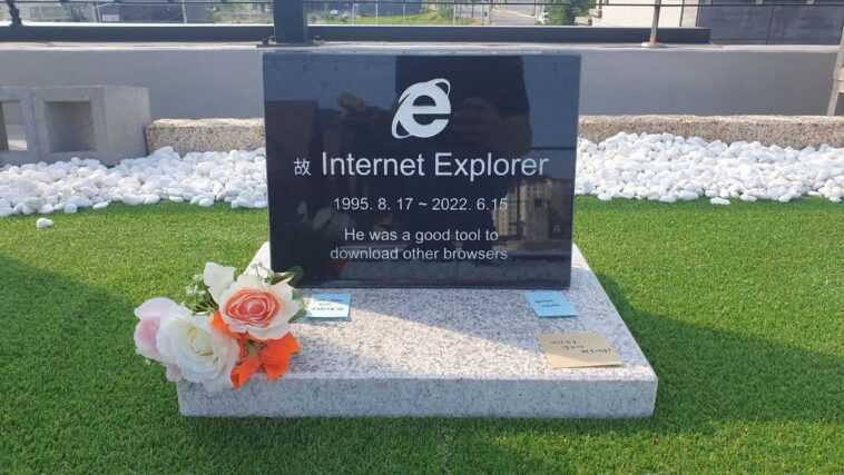Un Sud-Coréen paie 330 dollars pour une pierre tombale marquant la mort d'Internet Explorer 1 Un Sud Coréen Paie 330 Dollars Pour Une Pierre Tombale Marquant