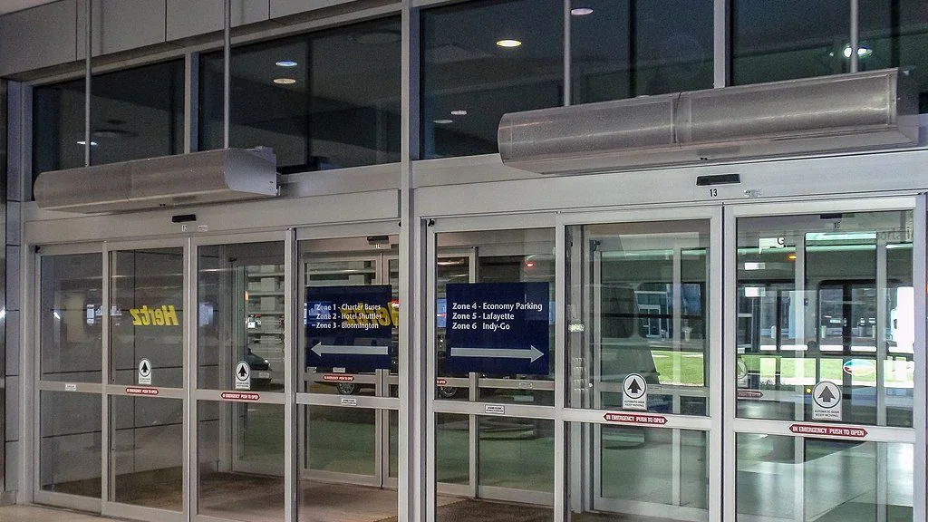 Comment ils fonctionnent et combien ils consomment des lames d'air dans les magasins 3 Lames d'air à l'entrée d'un aéroport