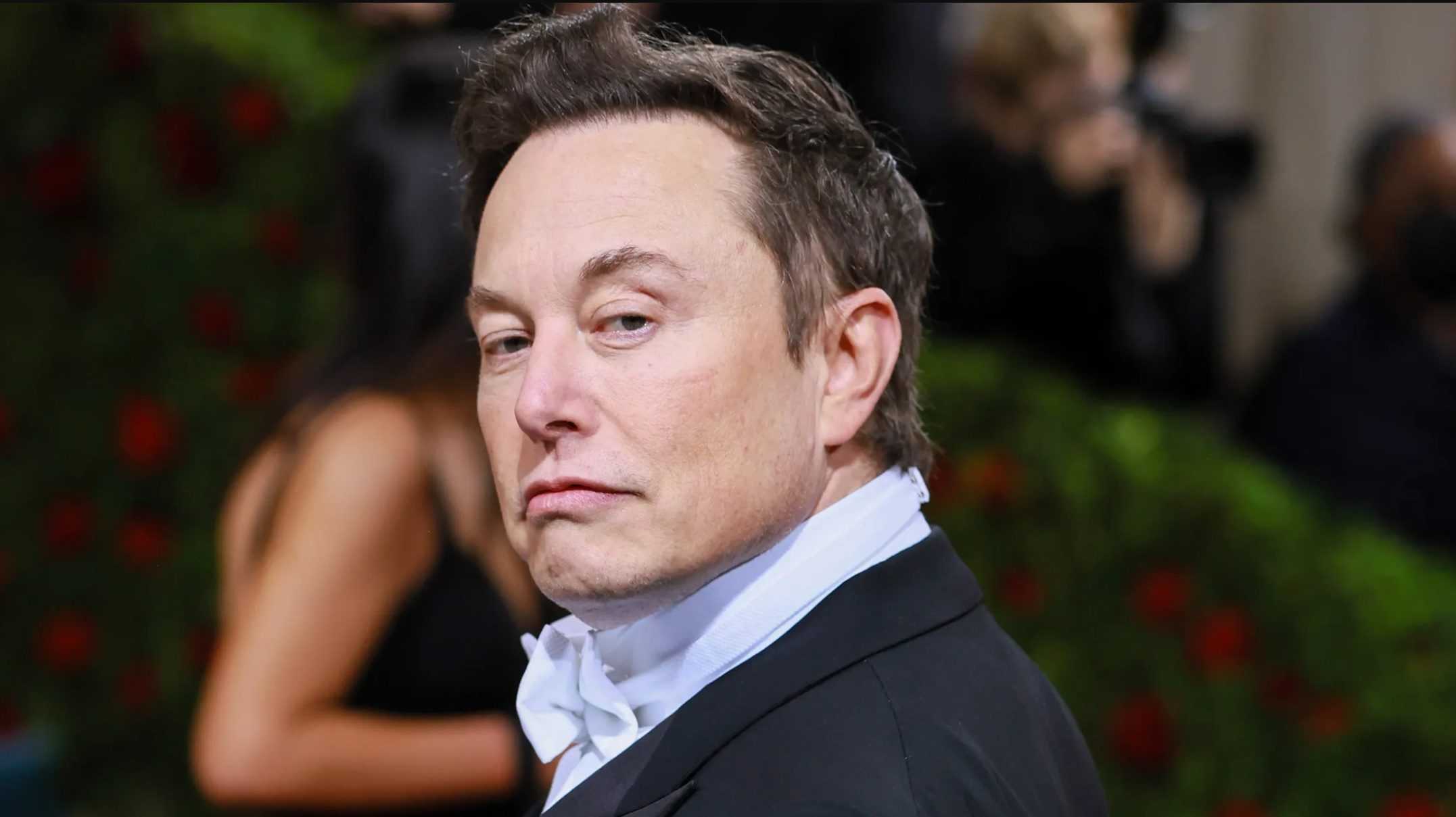 Elon Musk Menace De Licencier Les Personnes Qui Travaillent à