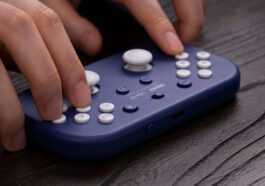 La Manette De Jeu Axée Sur L'accessibilité De 8bitdo Déplace