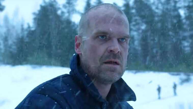 La star de Stranger Things, David Harbour, explique comment Les Sims l'ont sauvé de World of Warcraft 1 La Star De Stranger Things, David Harbour, Explique Comment Les