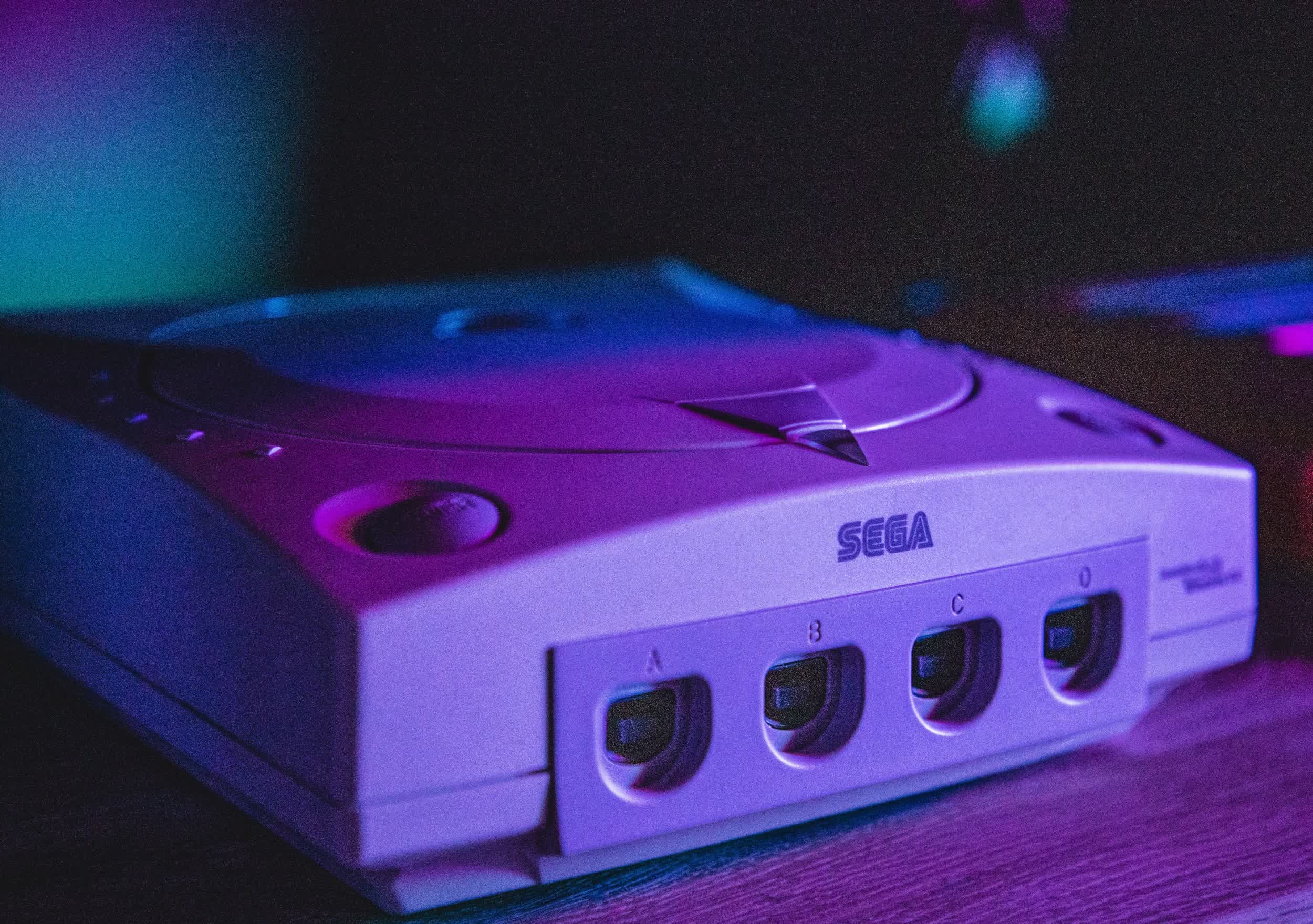 Sega a envisagé de fabriquer une Saturn et une Dreamcast mini, mais les contraintes de composants la rendaient trop chère 2 Sega a envisage de fabriquer une Saturn et une Dreamcast