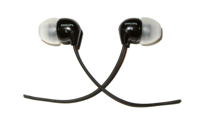 Tout est propre : nettoyez les écouteurs intra-auriculaires sans les endommager 2 Écouteurs intra-auriculaires Phillips