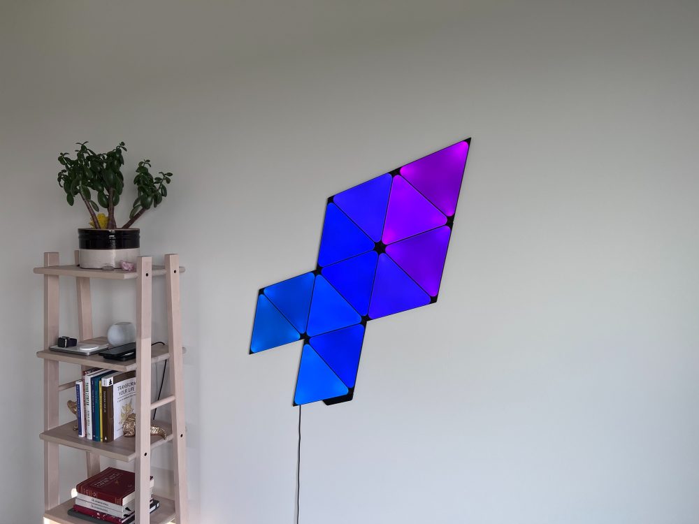 Hands-on with Nanoleaf's limited edition Ultra Black Triangles modular HomeKit lights 1657828516 908 Pratique avec les lampes HomeKit modulaires Ultra Black Triangles en