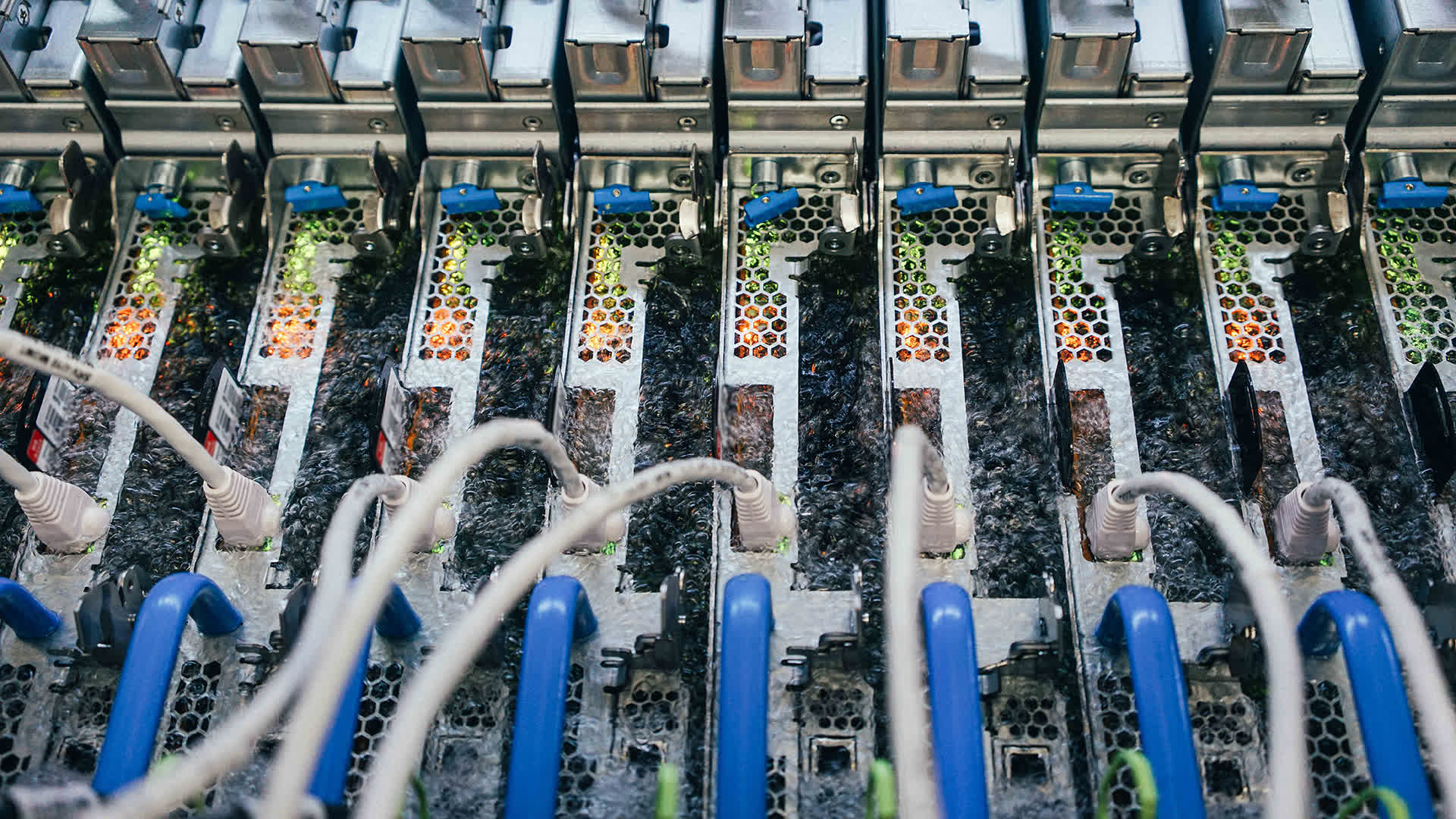 1658002866 811 Intel concoit un nouveau materiel avec un refroidissement par immersion