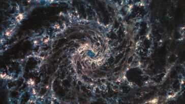 Le mystérieux centre vide de la Galaxie Fantôme et un labyrinthe de gaz dans un sublime cliché du Webb 16 Le Mystérieux Centre Vide De La Galaxie Fantôme Et Un