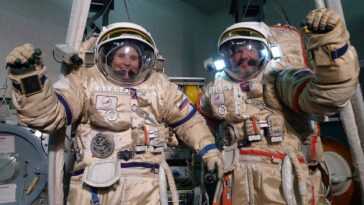 La sortie dans l'espace historique de Samantha Cristoforetti a commencé (avec un costume russe) 9 La Sortie Dans L'espace Historique De Samantha Cristoforetti A Commencé