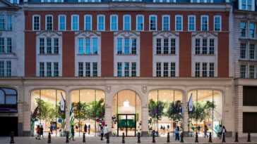 Le magasin Apple Brompton Road comprend des plafonds incurvés et en miroir, 200 employés et un revêtement de sol unique au monde 14 Le magasin Apple Brompton Road comprend des plafonds incurvés et en miroir, 200 employés et un revêtement de sol unique au monde