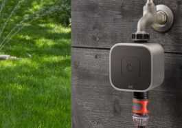 Eve Aqua ajoute du fil et un connecteur en laiton pour convertir un robinet extérieur standard en un robinet intelligent