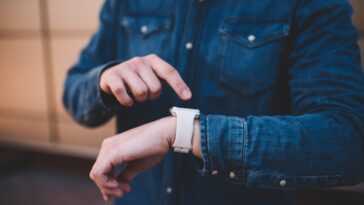 Le Royaume-Uni utilisera des montres intelligentes et la reconnaissance faciale pour surveiller les migrants reconnus coupables de crimes 14 Le Royaume Uni Utilisera Des Montres Intelligentes Et La Reconnaissance Faciale