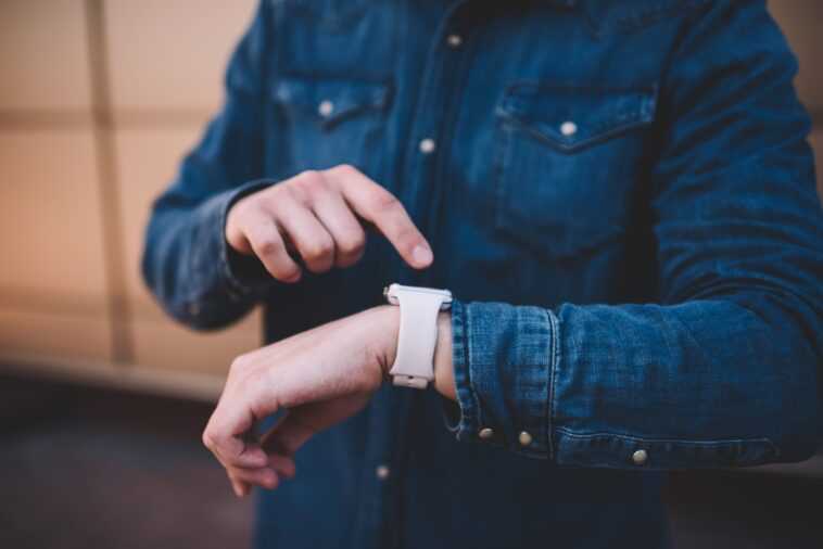 Le Royaume-Uni utilisera des montres intelligentes et la reconnaissance faciale pour surveiller les migrants reconnus coupables de crimes 1 Le Royaume Uni Utilisera Des Montres Intelligentes Et La Reconnaissance Faciale