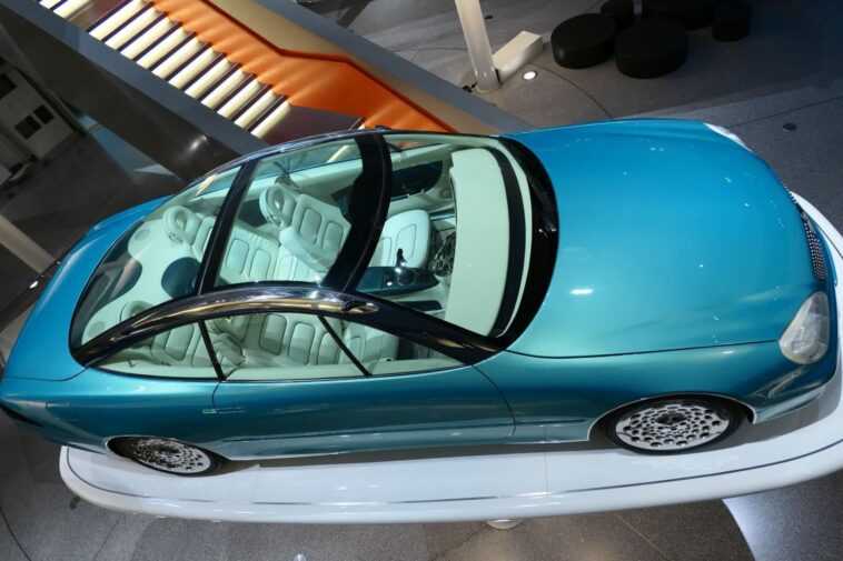 Ce concept Mercedes F200 avait des caméras pour les rétroviseurs latéraux et la direction par joystick... en 1996 1 Ce Concept Mercedes F200 Avait Des Caméras Pour Les Rétroviseurs