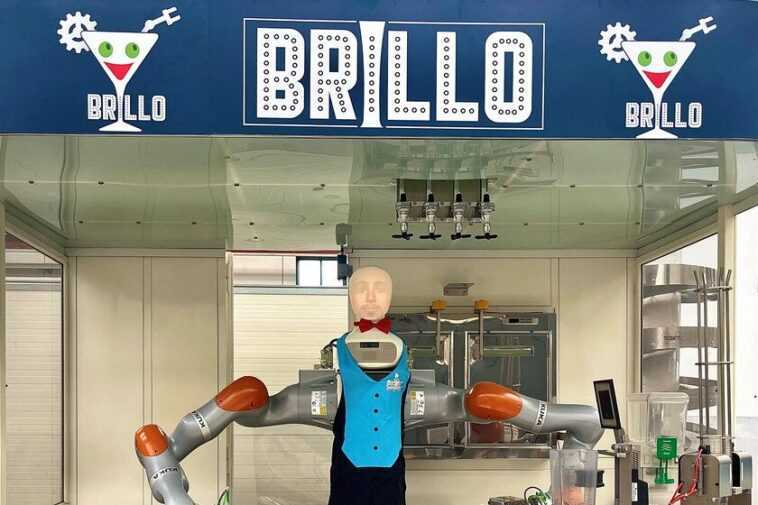 Voici BRILLO, le robot napolitain qui parle et prépare des cocktails 1 Voici Brillo, Le Robot Napolitain Qui Parle Et Prépare Des
