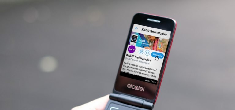 Retourner les téléphones portables avec WhatsApp : avec la famille dans un groupe de discussion 4 KaiOS propose toutes sortes d'offres telles que navigateur, WhatsApp ou Facebook. (Photo : KaiOS Technologies)
