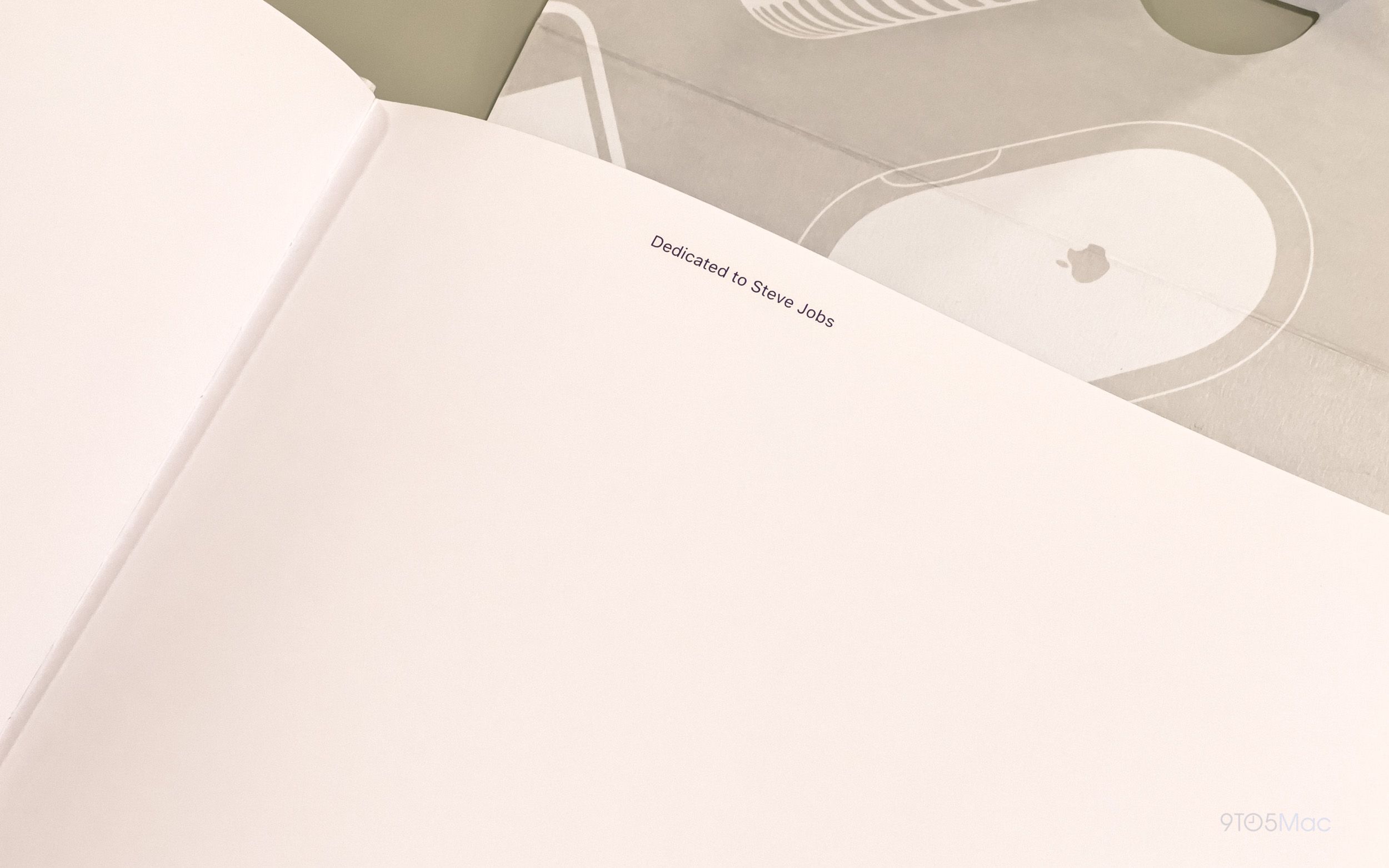 Il y a trois ans, Apple a cessé de vendre le livre de Jony Ive Il y a trois ans, Apple a cessé de vendre le livre de Jony Ive