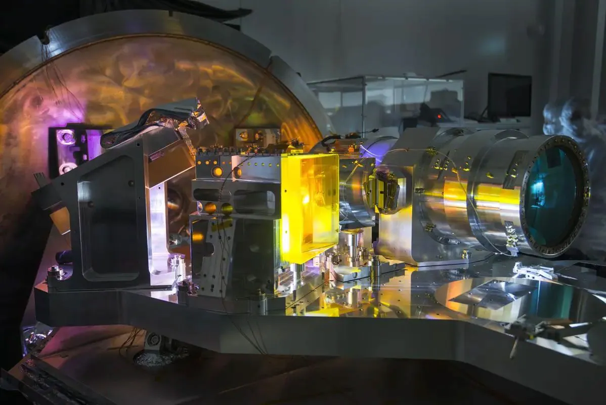 L'instrument SPIRou qui a permis de déterminer la masse de l'exoplanète, et donc de préciser sa nature / Crédit : S.Chastanet - CNRS / OMP.