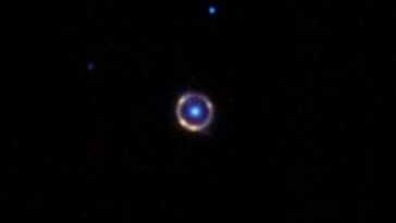 L'image d'une magnifique bague Einstein capturée par James Webb - c'est de cela qu'il s'agit 23 L'image D'une Magnifique Bague Einstein Capturée Par James Webb