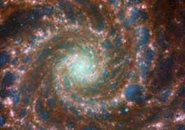 Webb Et Hubble S'associent Sur Une Image Multispectre De Phantom