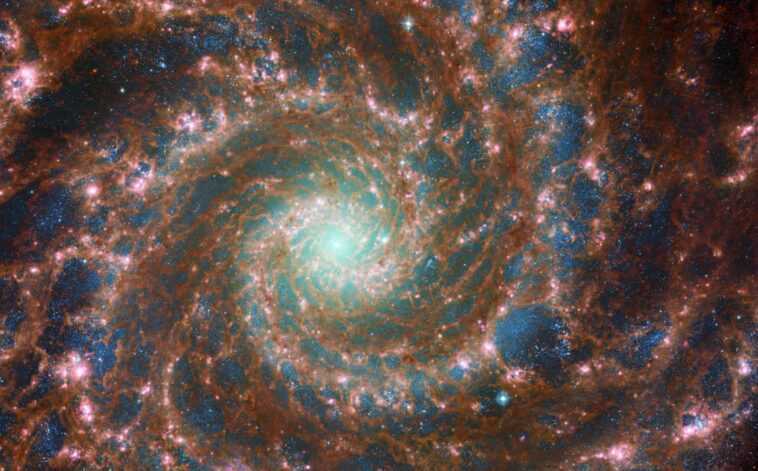 Webb et Hubble s'associent sur une image multispectre de Phantom Galaxy 1 Webb Et Hubble S'associent Sur Une Image Multispectre De Phantom