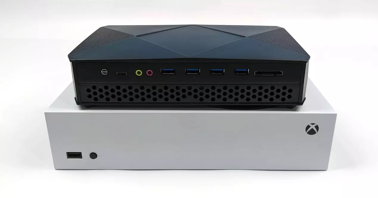 Cet ordinateur est plus petit qu'une Xbox Series S et embarque SteamOS 2 Machine à vapeur contre Xbox Series S.