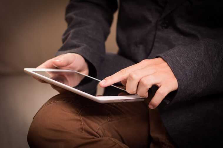 Les ingénieurs ont développé un "doigt invisible" pour contrôler à distance vos appareils à écran tactile 1 Les Ingénieurs Ont Développé Un "doigt Invisible" Pour Contrôler à