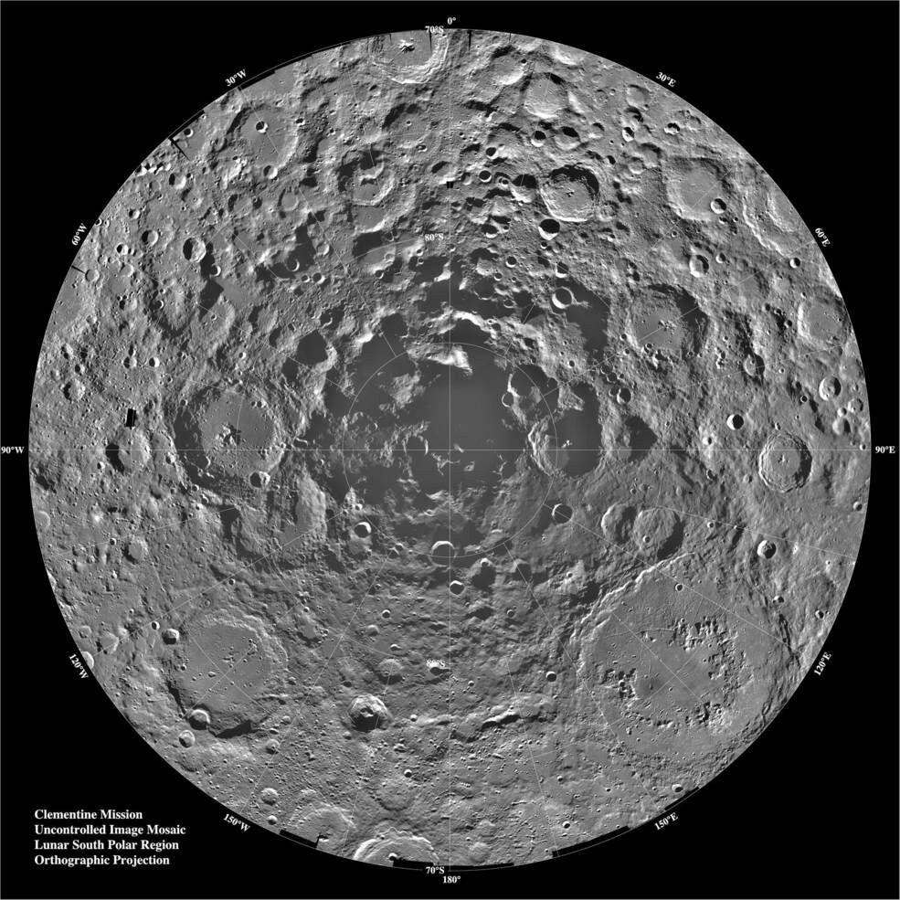 L'homme retourne sur la lune, la NASA révèle où les astronautes de la mission Artemis III vont atterrir 4 Les régions de la Lune au pôle Sud vues du vaisseau spatial Clementine de la NASA.