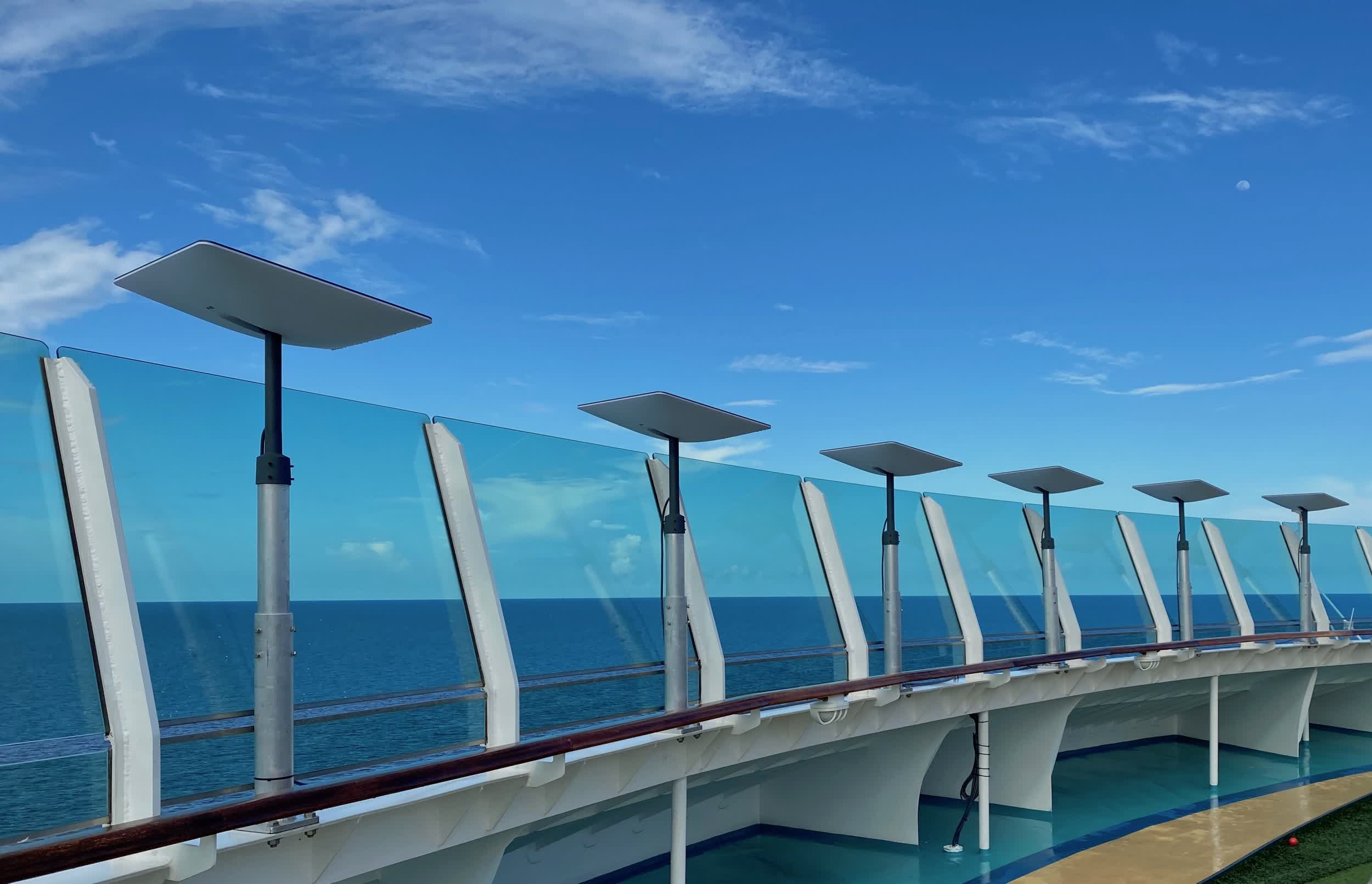 Royal Caribbean apporte l'Internet par satellite Starlink à tous ses paquebots de croisière 2 Royal Caribbean apporte lInternet par satellite Starlink a tous ses