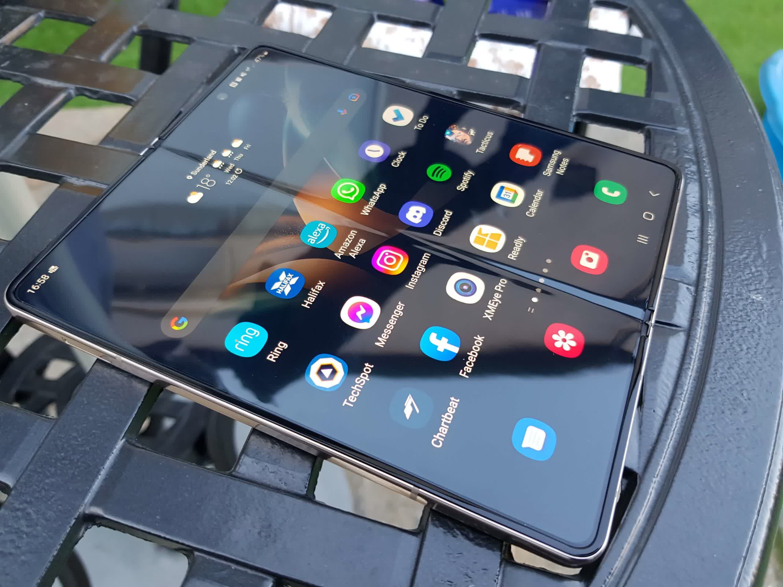 Le Samsung Galaxy Z Fold 5 pourrait ne pas avoir de pli d'écran visible grâce à un nouveau design 3 1662212200 234 To Fold or Not to Fold Should You Buy the