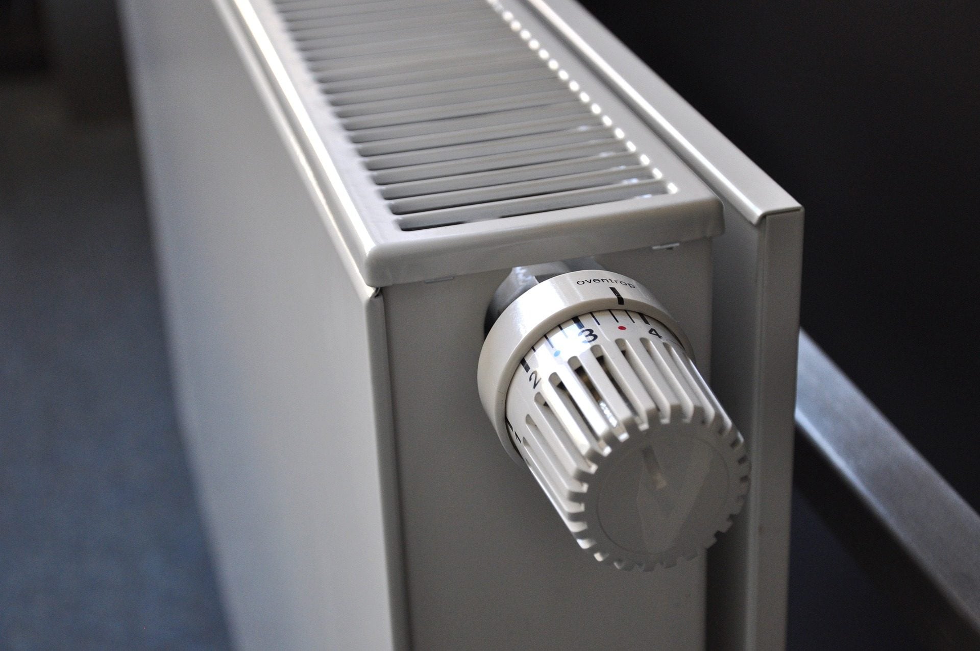 Le manuel d'ENEA pour économiser sur les factures d'énergie et de gaz à la maison 4 Un radiateur