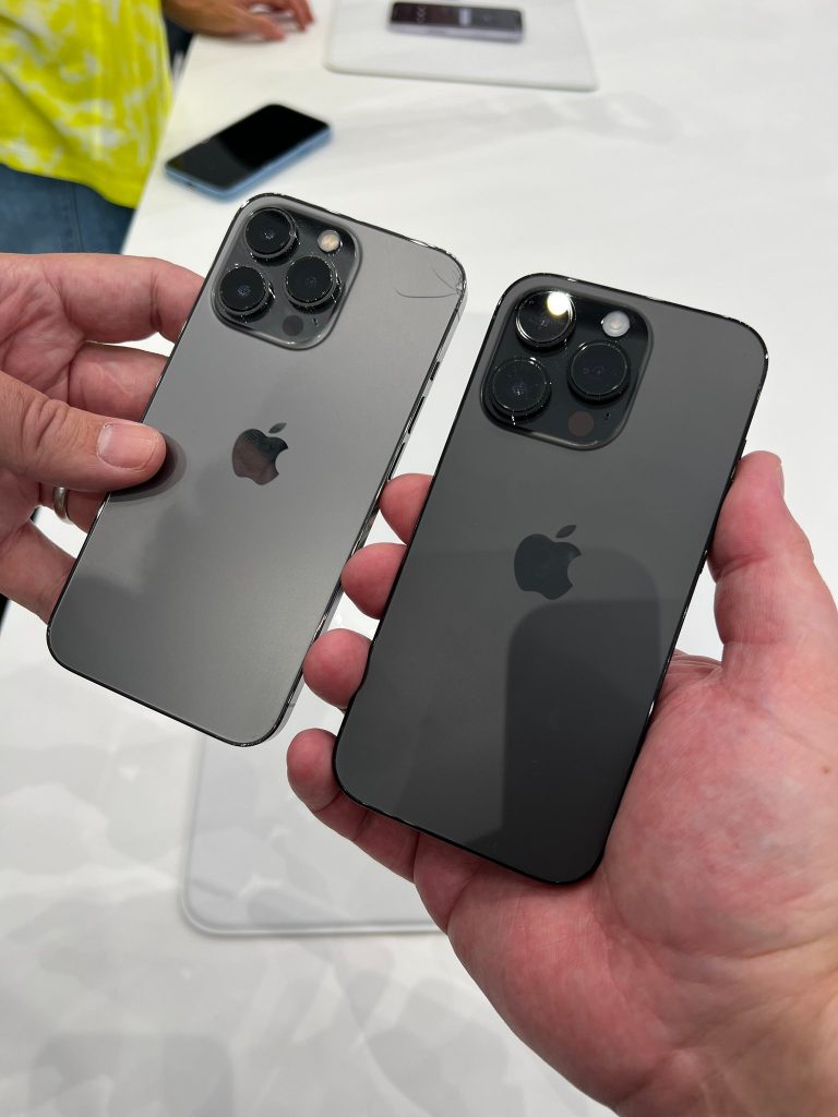 1662647256 386 Socket en main de liPhone 14 Pro nouvelles couleurs