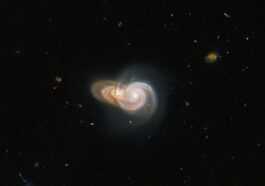 Deux Galaxies Superposées Donnent Vie à Un Escargot Intergalactique :