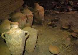 Un trésor archéologique vieux de 3 300 ans découvert dans une carrière, des experts : "Comme un décor d'Indiana Jones" 25 Un Trésor Archéologique Vieux De 3 300 Ans Découvert Dans