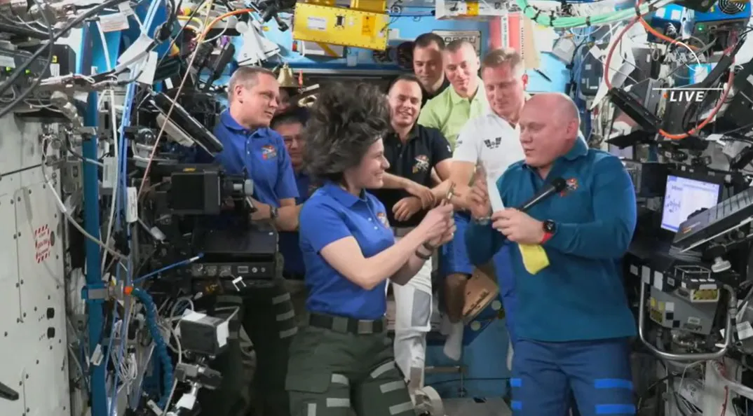 Samantha Cristoforetti est le commandant de l'ISS, la cérémonie d'aujourd'hui et le rite de la clé 3 1664373248 698 Samantha Cristoforetti est le commandant de lISS la ceremonie daujourdhui